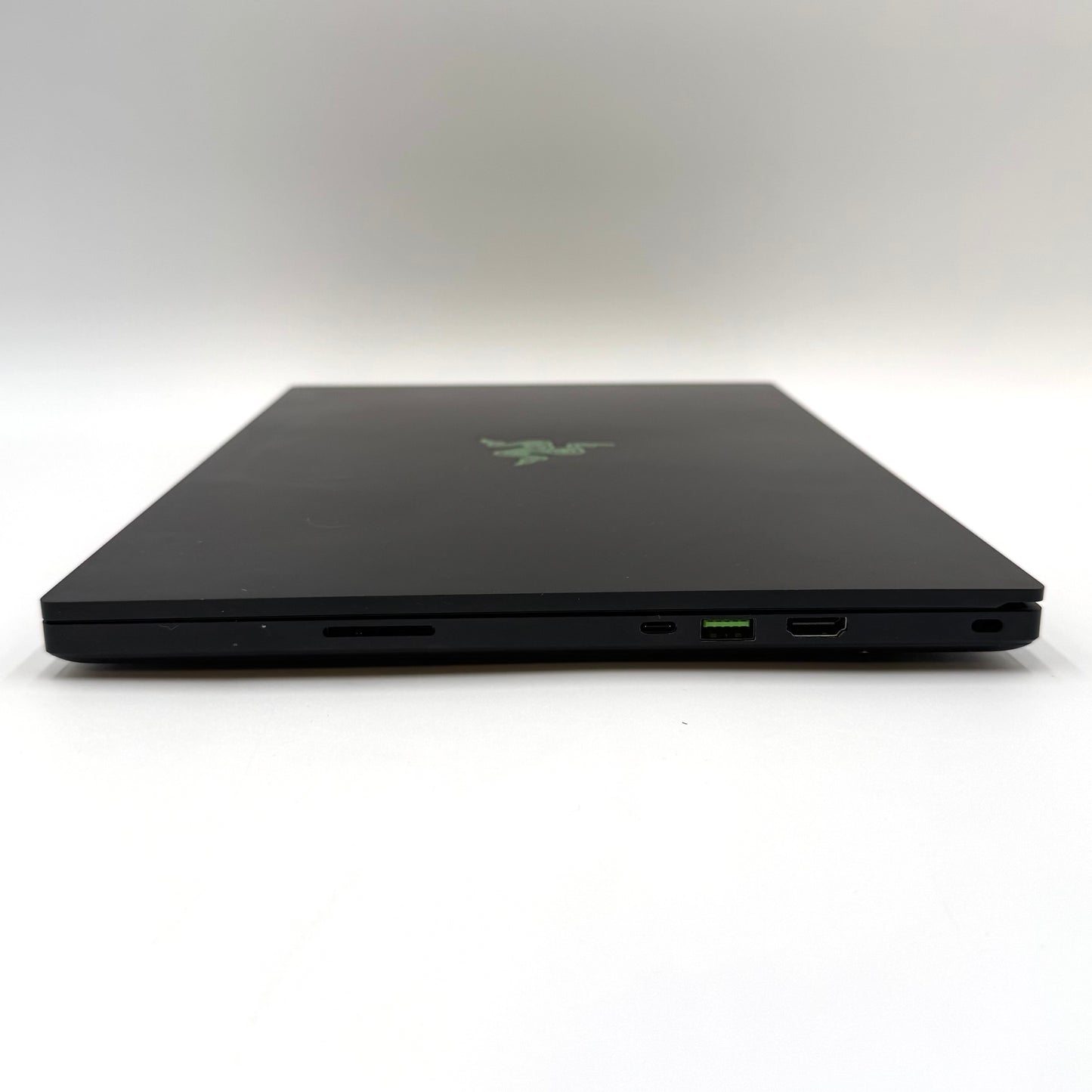 Razer Blade 15 RZ09-0330 15.6" i7-10875H 2.3GHz 16GB RAM 500GB SSD GeForce RTX 2070 Super with Max-Q